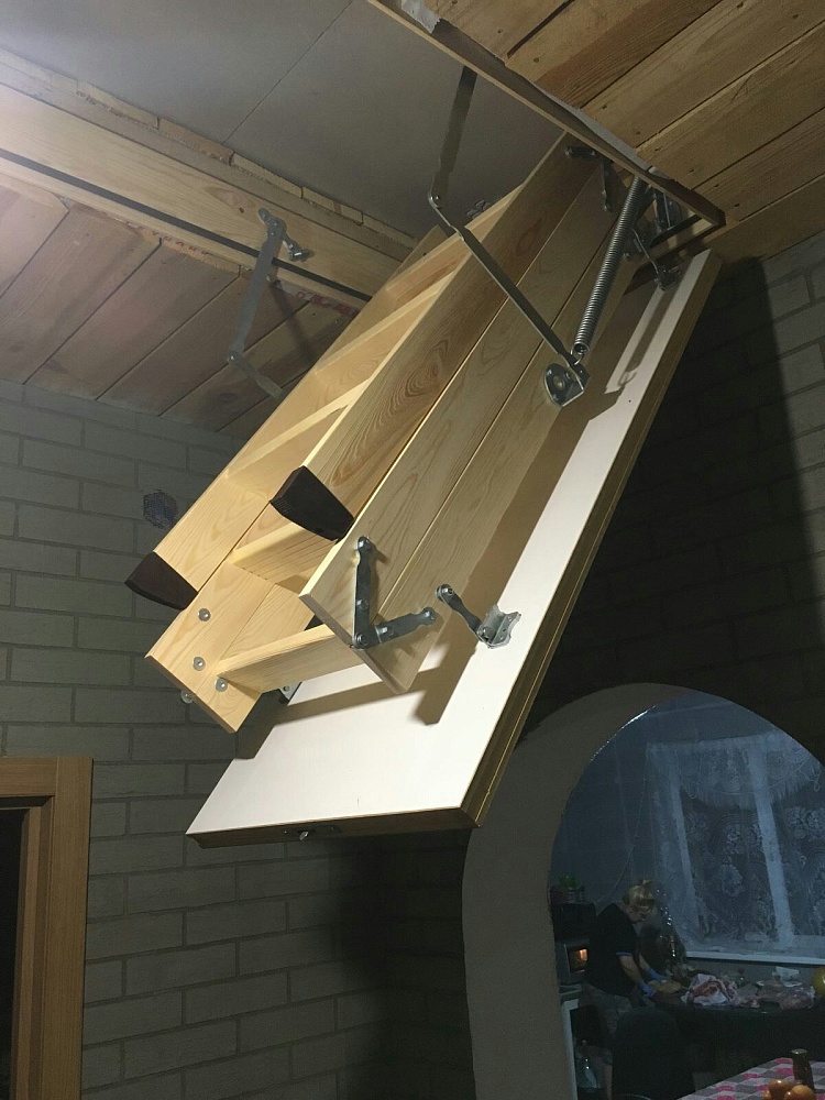 Чердачная лестница Docke Standard 60x120x300 фото в интерьере