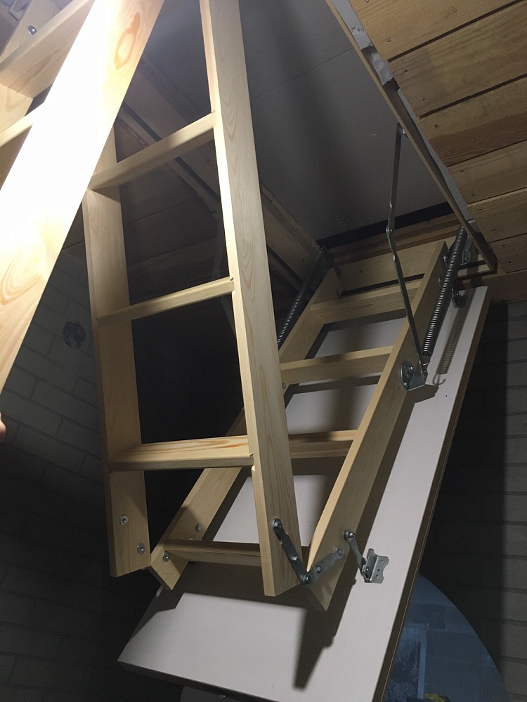 Чердачная лестница Docke Standard 60x120x300 фото в интерьере