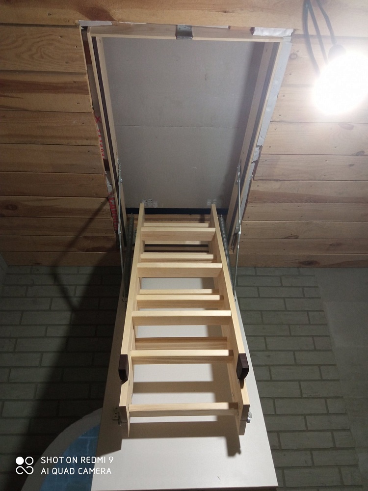 Чердачная лестница Docke Standard 60x120x300 фото в интерьере