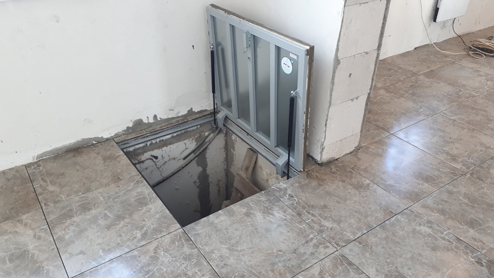 Люк в подвал под плитку фото в интерьере