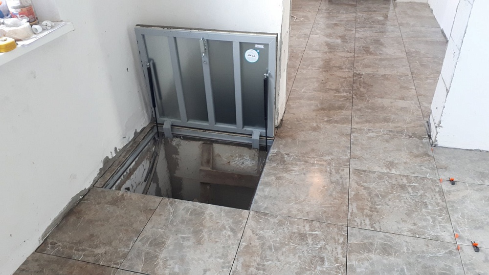 Люк в подвал под плитку фото в интерьере