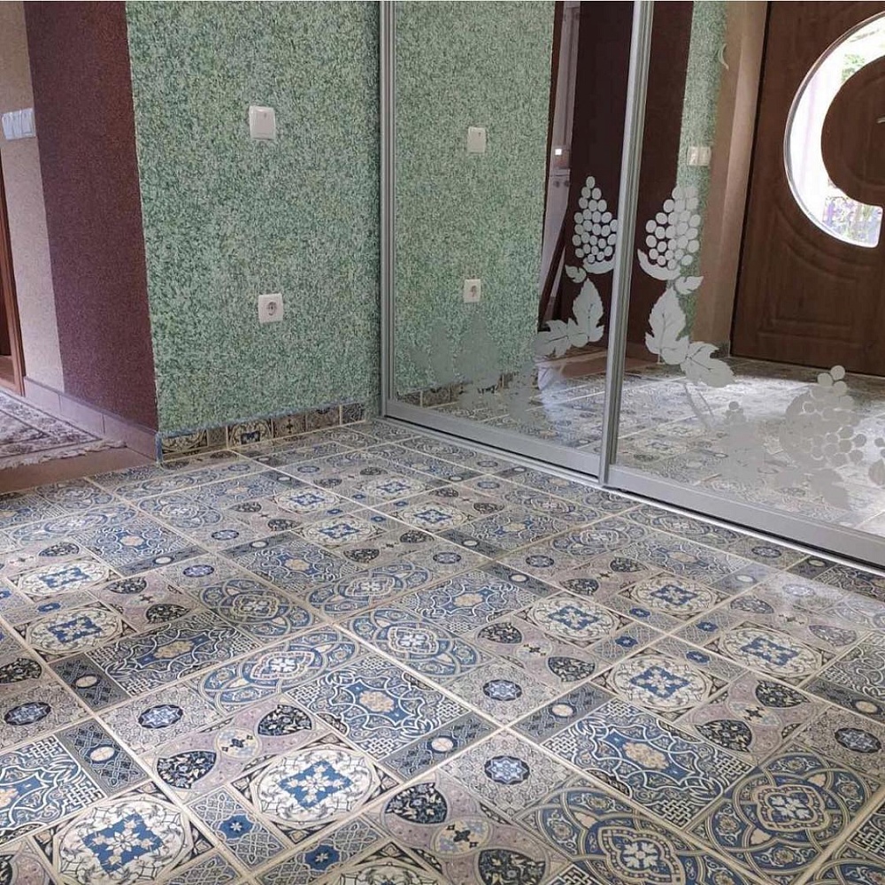 Люк напольный под плитку