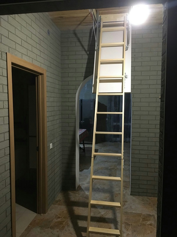 Чердачная лестница Docke Standard 60x120x300 фото в интерьере